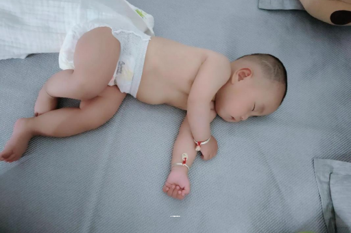 南宁宝宝积食发烧怎么处理